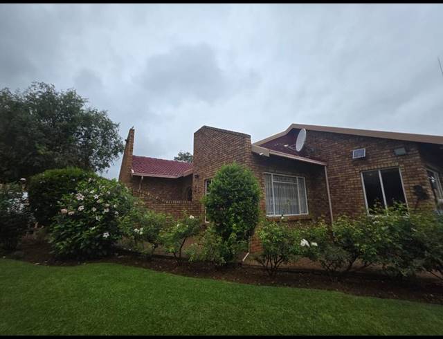 3 BEDROOM HOUSE FOR SALE IN GREENHILLS
